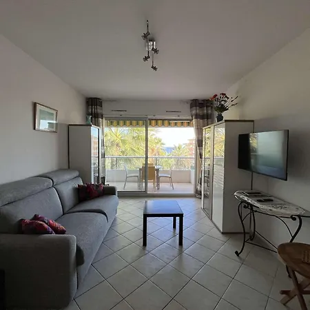 Climatise 2 Etoiles Avec Balcon, Proche Et Centre - - Fr-1-308-199